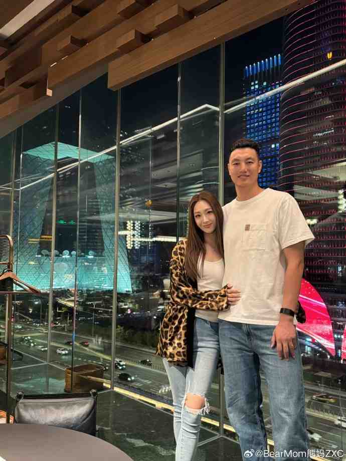甜蜜暴击!翟晓川的妻子晒合照:九周年啦 爱你