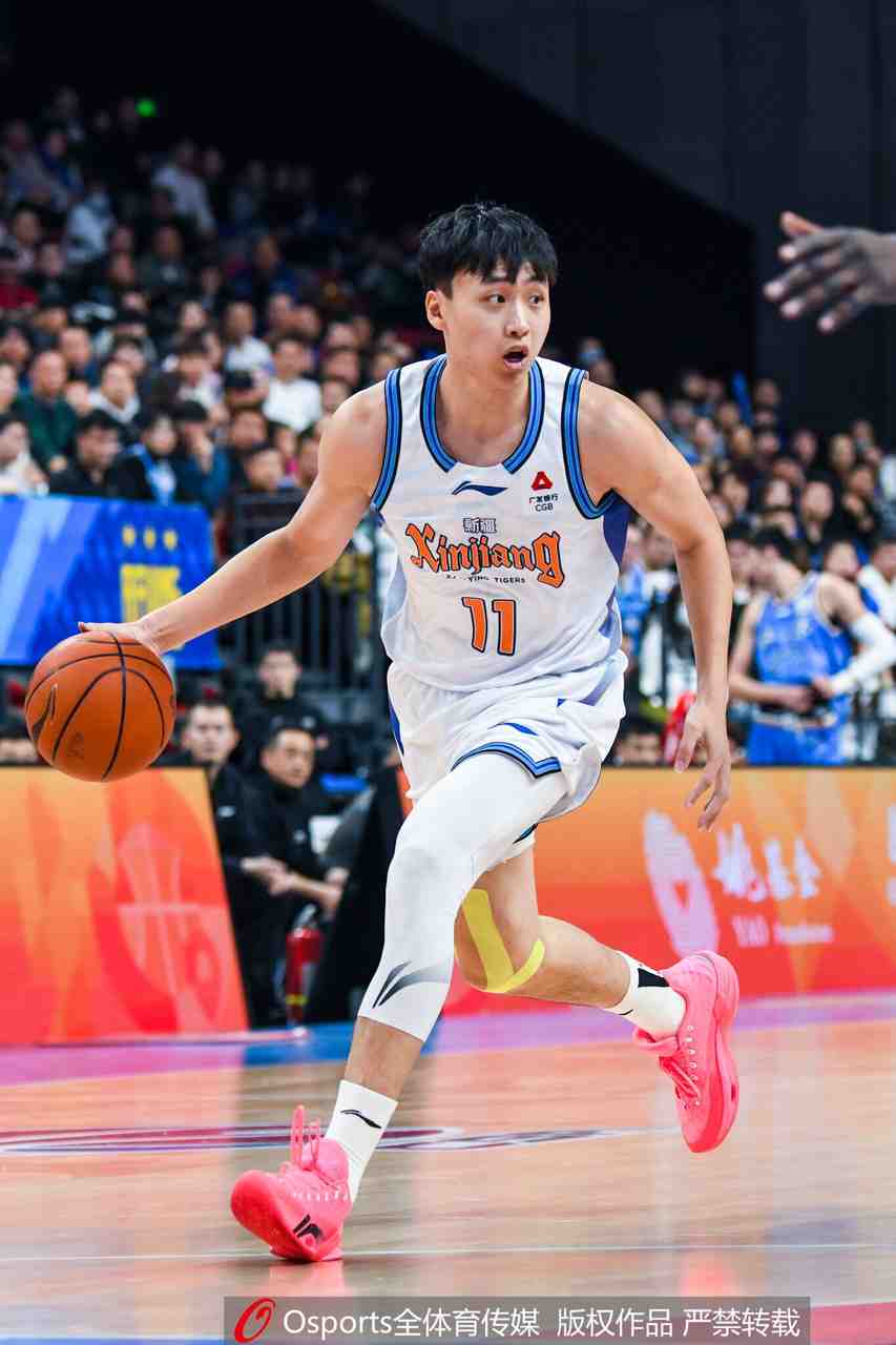 状态不错！齐麟多次冲击内线 半场12中6贡献13分2板1助1断